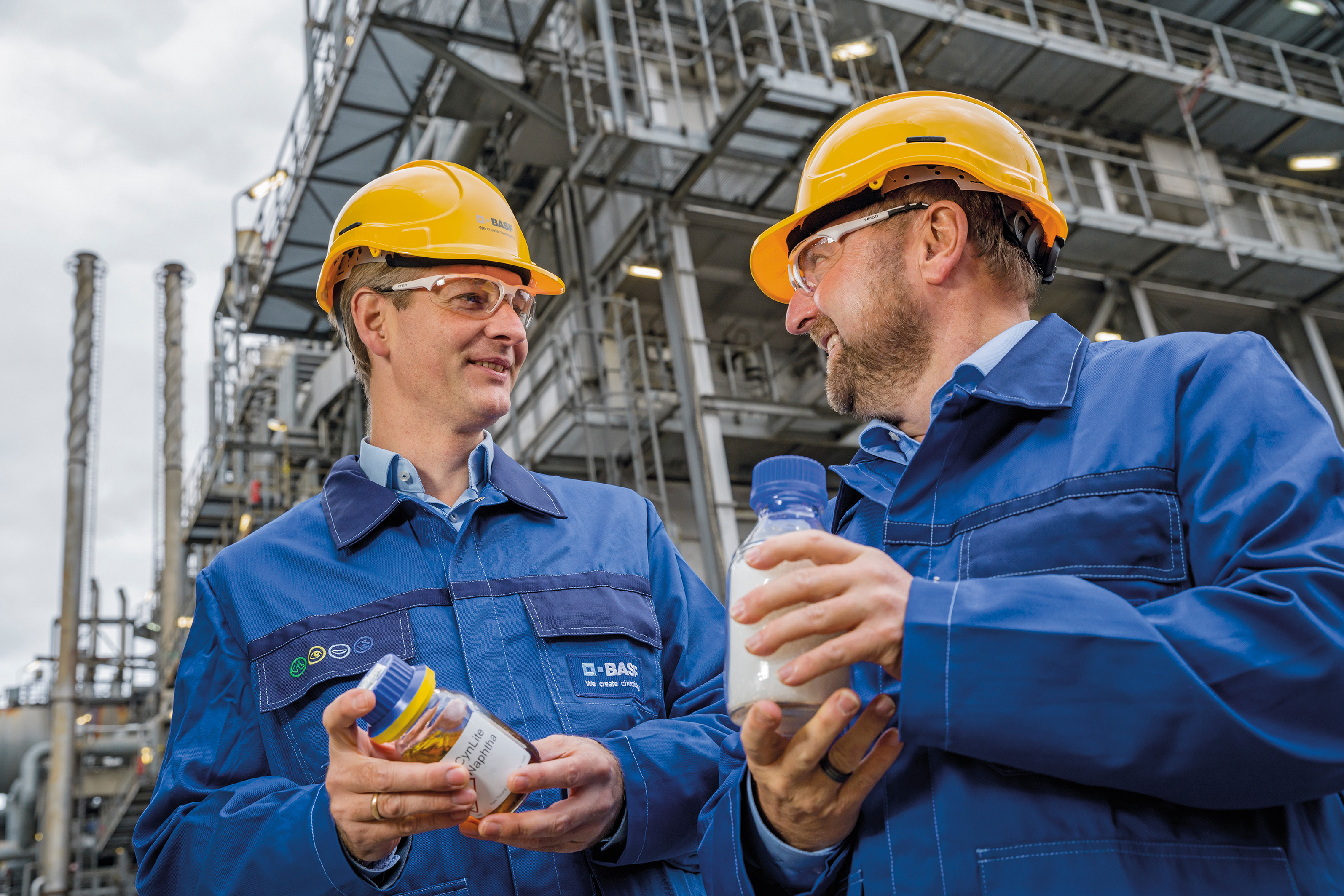 Dr. Andreas Kicherer und Dr. Stefan Gräter unterhalten sich über die verschiedenen Arten von Kunststoffabfällen und deren Recycling / Dr. Andreas Kicherer and Dr. Stefan Gräter talk about the different types of plastic waste and their recycling