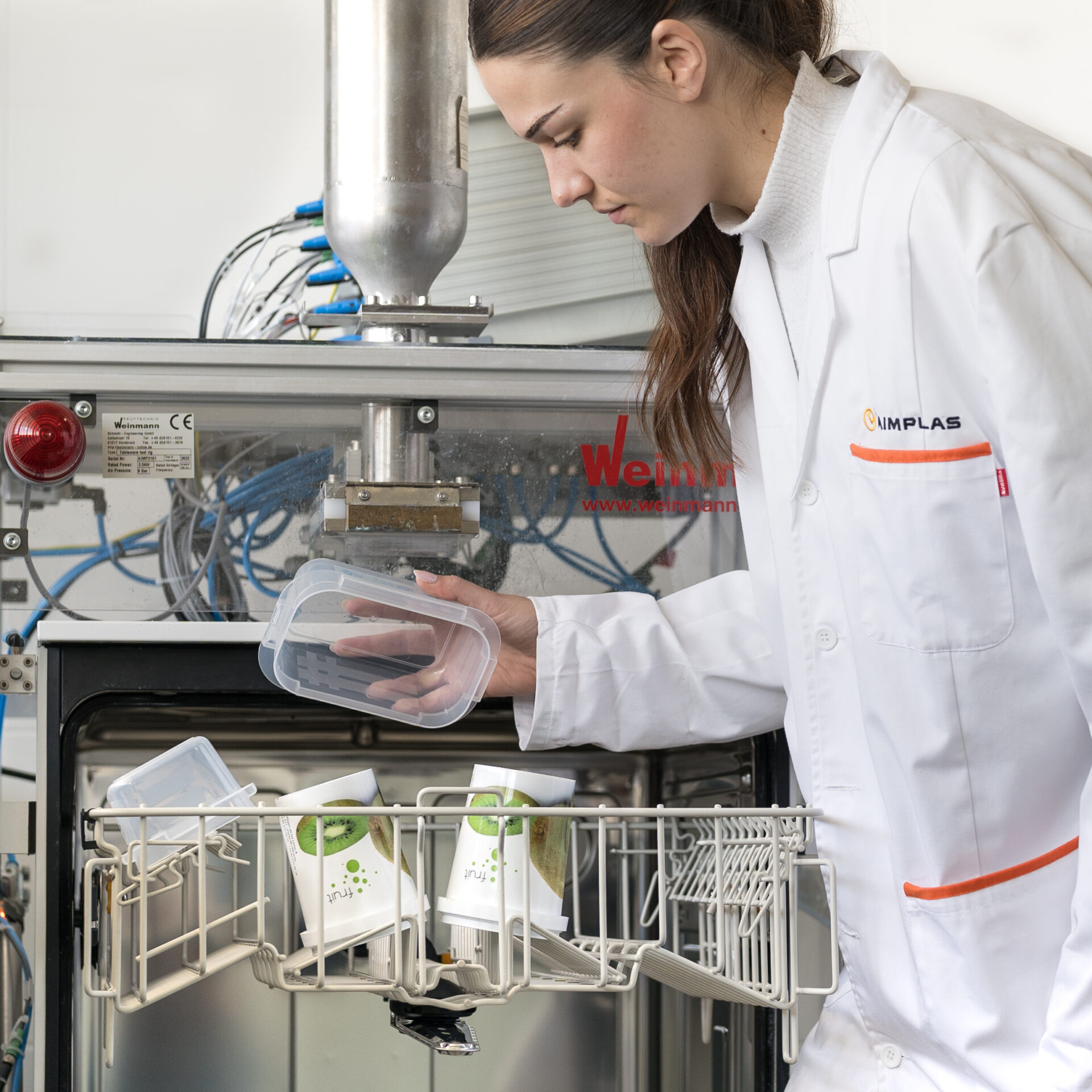Risks of reusable food packaging when used in microwaves and dishwashers