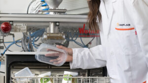 Risks of reusable food packaging when used in microwaves and dishwashers