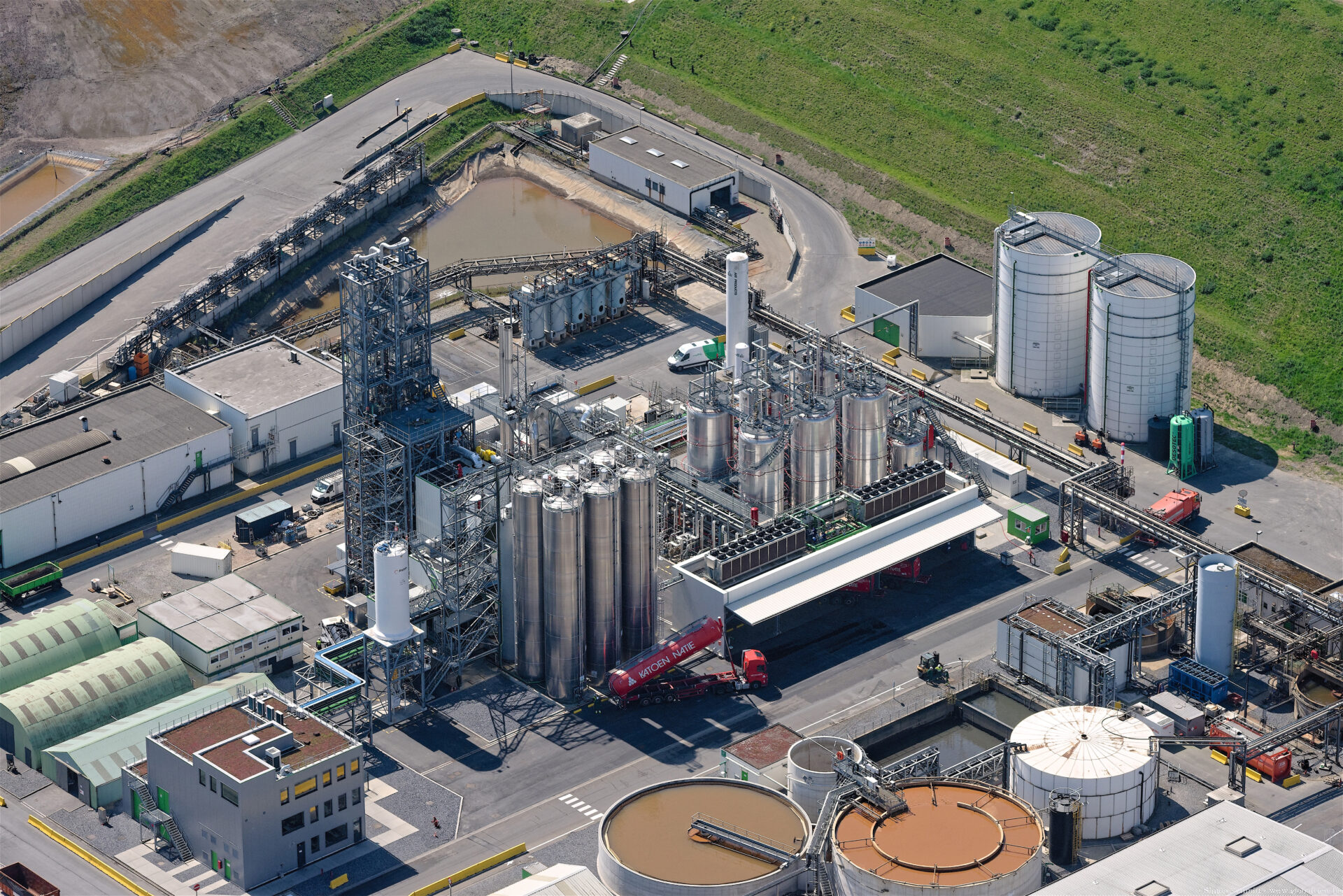 Aerial photograph of Indaver’s Plastics 2 Chemicals facility in Antwerp with large storage tanks, processing units, and surrounding infrastructure.